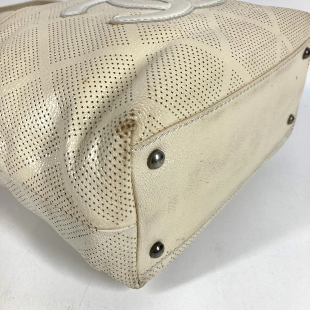 CHANEL White Leather Logo Tote Bag - Picture 13 of 16